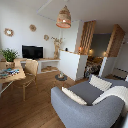 De Charme Cosy Centre-ville Apartment *